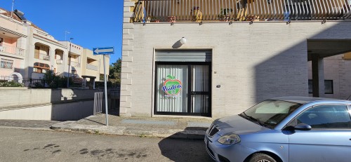 Putignano 2000 Locale Angolare Ideale Per Ufficio, Ottimo Stato.